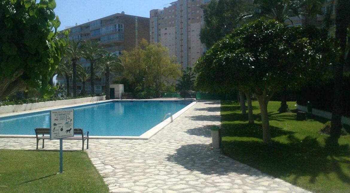 PISCINA