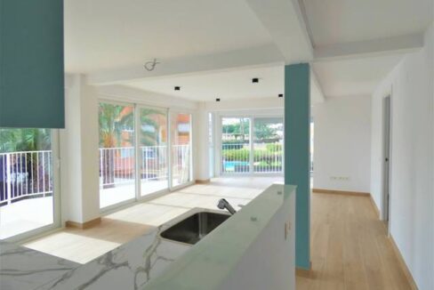 SALON 8